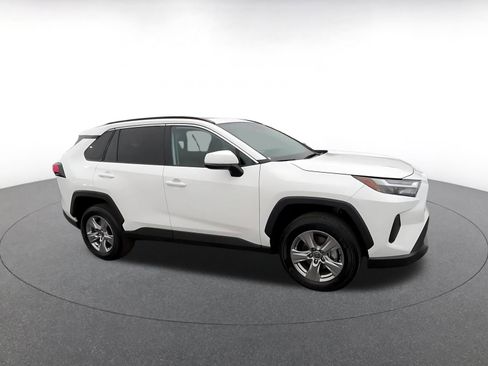 Used 2025 Toyota RAV4 XLE image 2