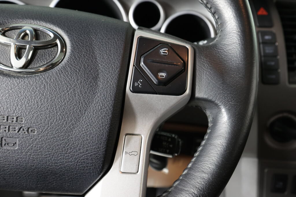 Used 2014 Toyota Sequoia Platinum AWD/4WD image 38