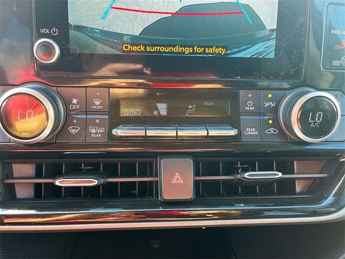 Used 2023 Toyota Highlander XLE image 15