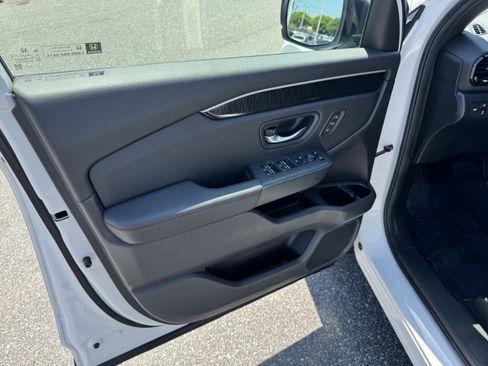 Certified 2025 Honda Pilot Black Edition image 15