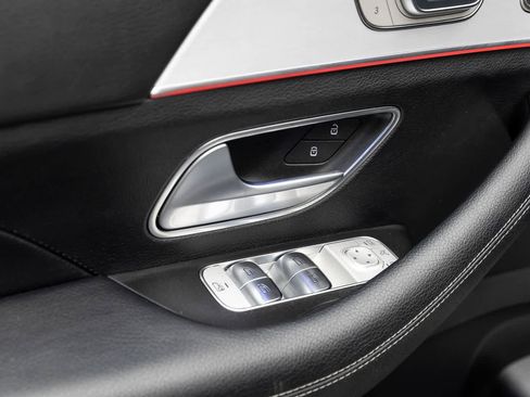 Used 2025 Mercedes-Benz GLS 450 4MATIC image 31