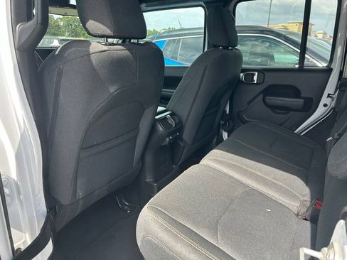 Used 2024 Jeep Wrangler Unlimited AWD/4WD image 9