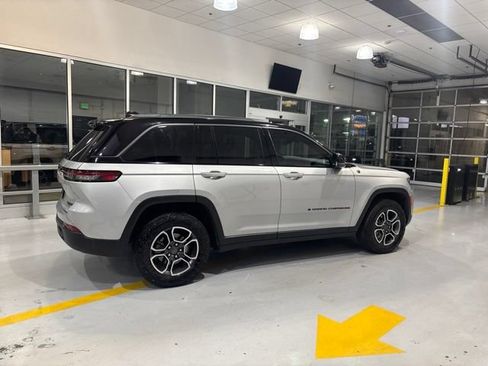 Used 2022 Jeep Grand Cherokee Trailhawk AWD/4WD image 9