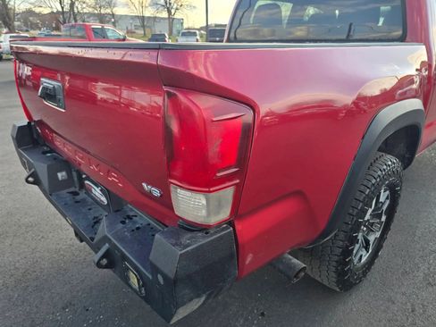 Used 2019 Toyota Tacoma TRD Off-Road AWD/4WD image 29