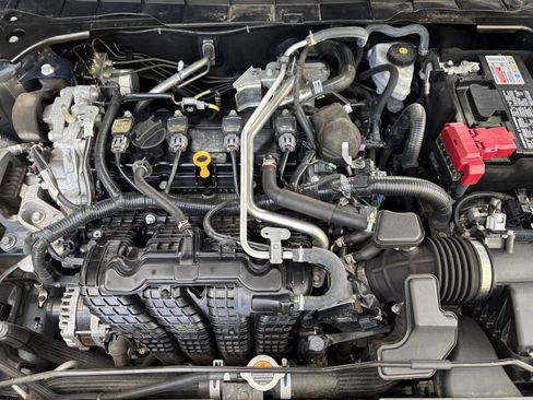 Used 2025 Nissan Altima 2.5 SV FWD image 32