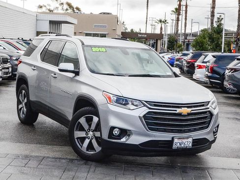 Used 2018 Chevrolet Traverse LT image 1