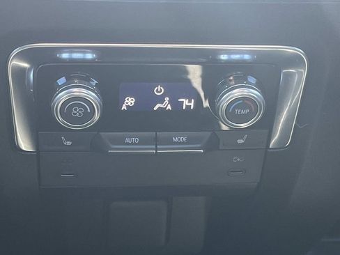 Certified 2025 GMC Yukon XL Denali w/ Sun & Power Step Package image 15