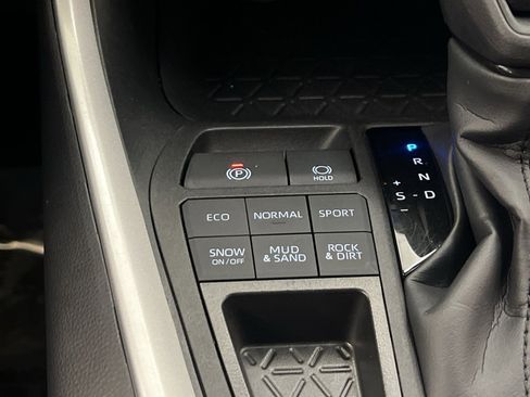 Used 2025 Toyota RAV4 XLE image 30