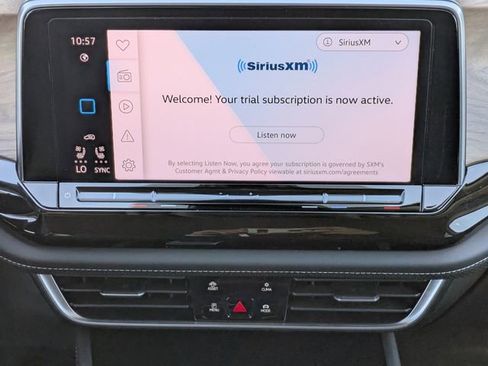 Certified 2025 Volkswagen Atlas SE w/ Black Wheel Package image 19