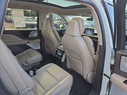 Used 2022 Lincoln Aviator Reserve w/ Equipment Group 201A AWD/4WD image 13