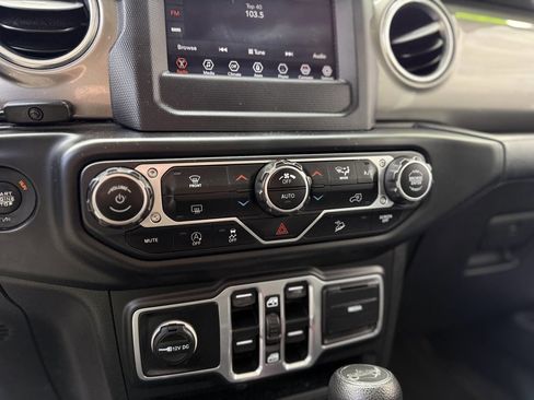 Used 2018 Jeep Wrangler Unlimited Sahara w/ LED Lighting Group image 27