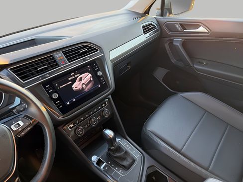 Used 2019 Volkswagen Tiguan SE image 17