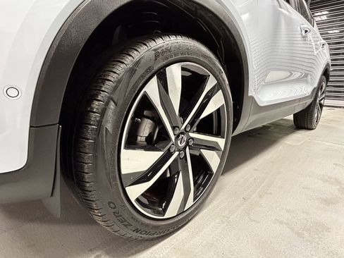 Used 2025 Volvo XC40 B5 Ultra w/ Climate Package image 20