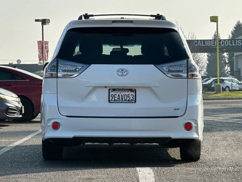 Used 2016 Toyota Sienna SE image 7