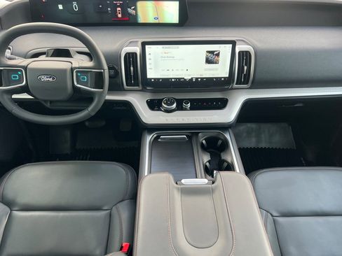 Used 2025 Ford Expedition Active AWD/4WD image 14