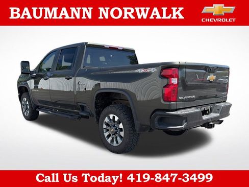 Used 2022 Chevrolet Silverado 2500 Custom w/ Custom Convenience Package AWD/4WD image 9