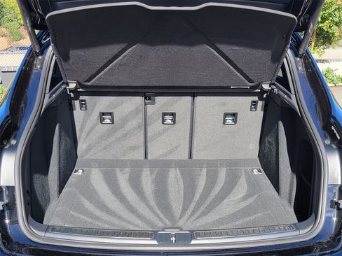 Used 2025 Porsche Macan image 32