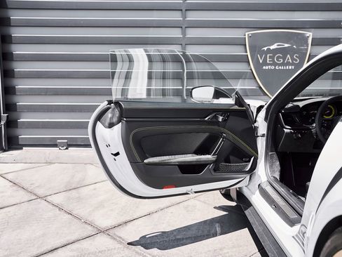 Used 2025 Porsche 911 GT3 RS w/ Weissach Package RWD image 31