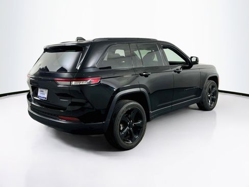 Used 2023 Jeep Grand Cherokee Altitude AWD/4WD image 5