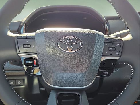 Used 2026 Toyota Camry SE w/ Convenience Package image 18