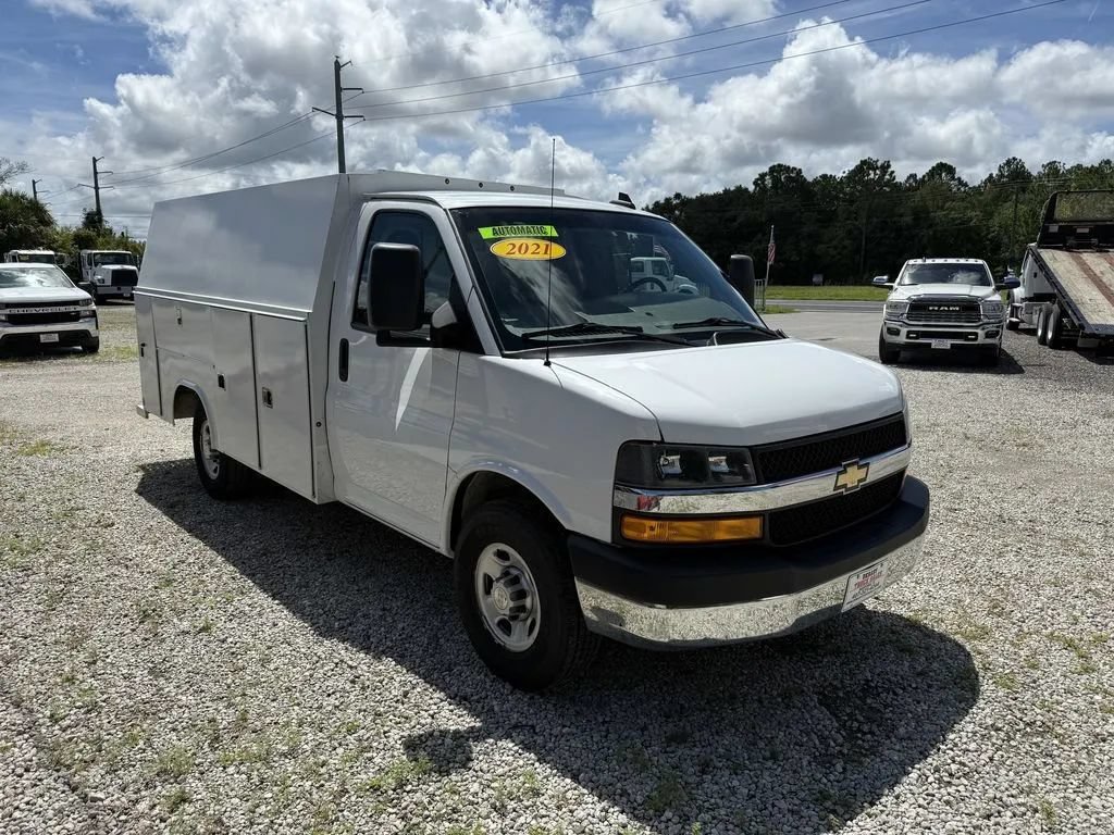 Used 2021 Chevrolet Express 3500 w/ Power Convenience Package RWD image 3