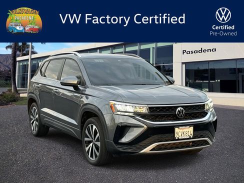 Certified 2022 Volkswagen Taos SE w/ Panoramic Sunroof Package image 1