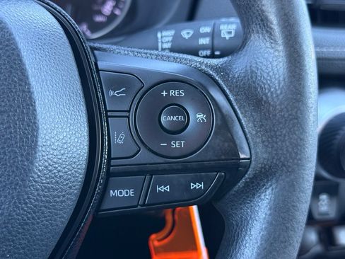 Used 2021 Toyota RAV4 LE AWD/4WD image 30