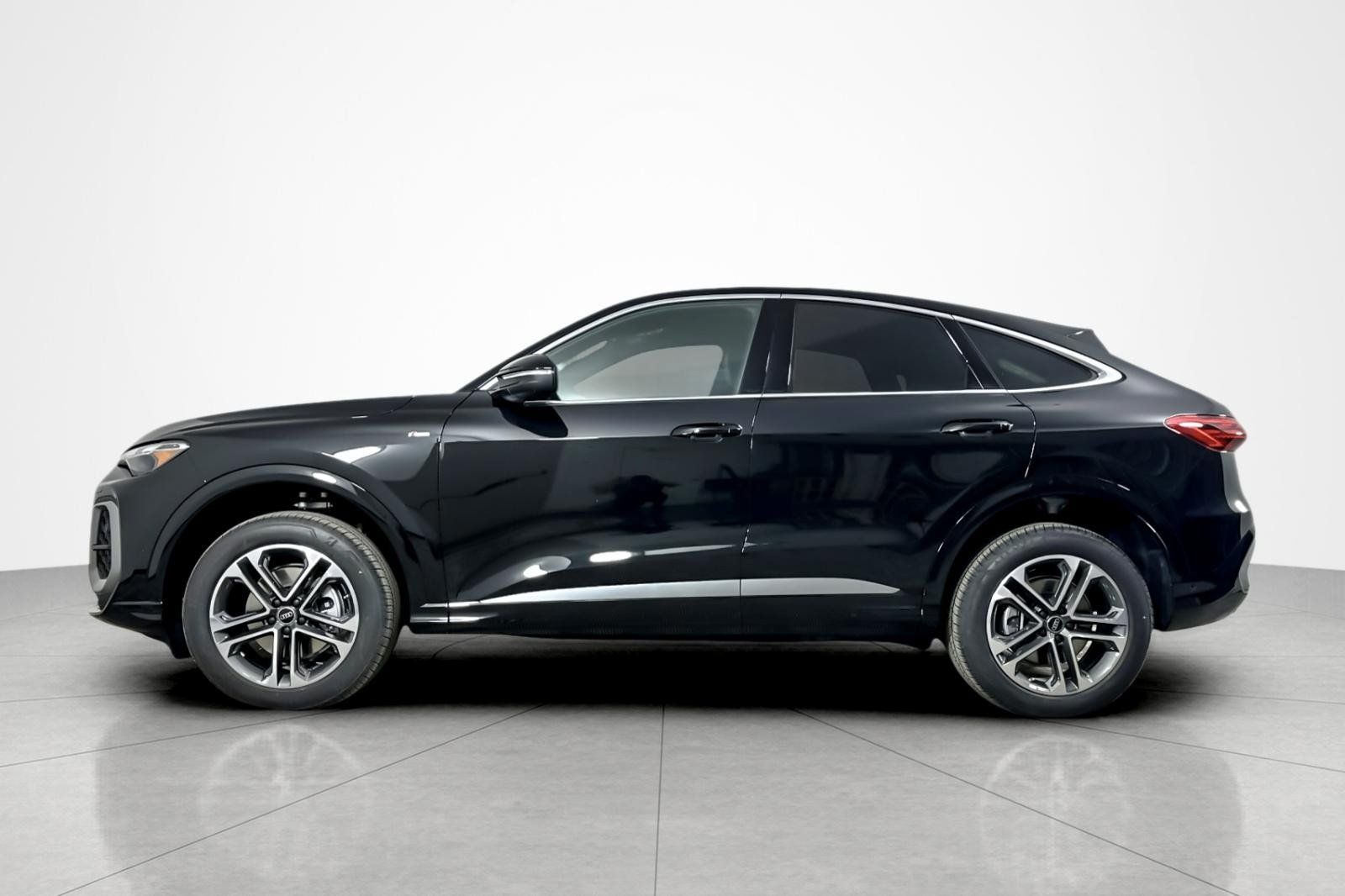 Used 2026 Audi Q5 Premium AWD/4WD image 2
