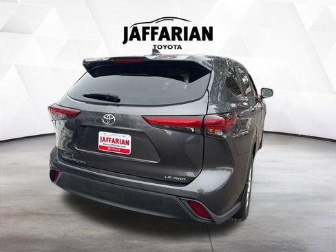 Certified 2023 Toyota Highlander LE image 7