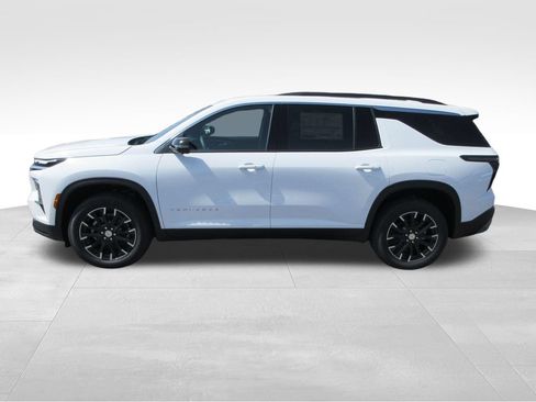 New 2026 Chevrolet Traverse LT w/ Sun and Wheel Package AWD/4WD image 3