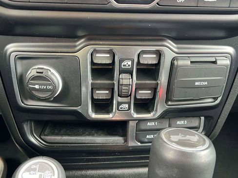 Used 2021 Jeep Wrangler Unlimited Sahara w/ Cold Weather Group image 14