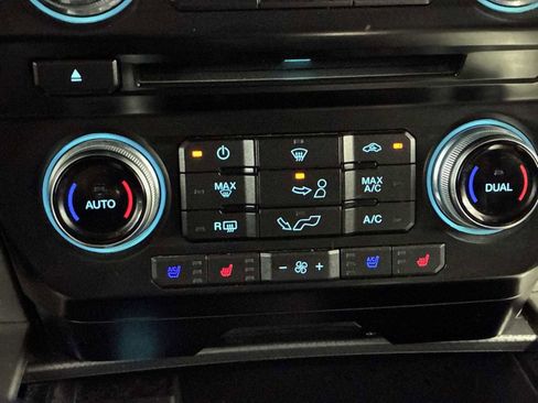 Used 2017 Ford F150 Lariat w/ Equipment Group 502A Luxury AWD/4WD image 16
