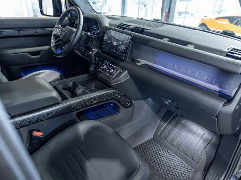 Used 2025 Land Rover Defender 110 image 45