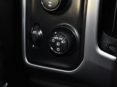 Used 2018 GMC Sierra 1500 SLE w/ SLE Value Package AWD/4WD image 32