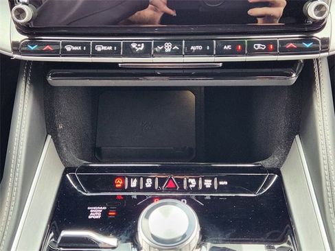 Used 2025 Jeep Wagoneer 4WD image 17