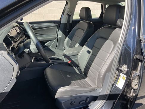 Used 2024 Volkswagen Jetta SE image 21
