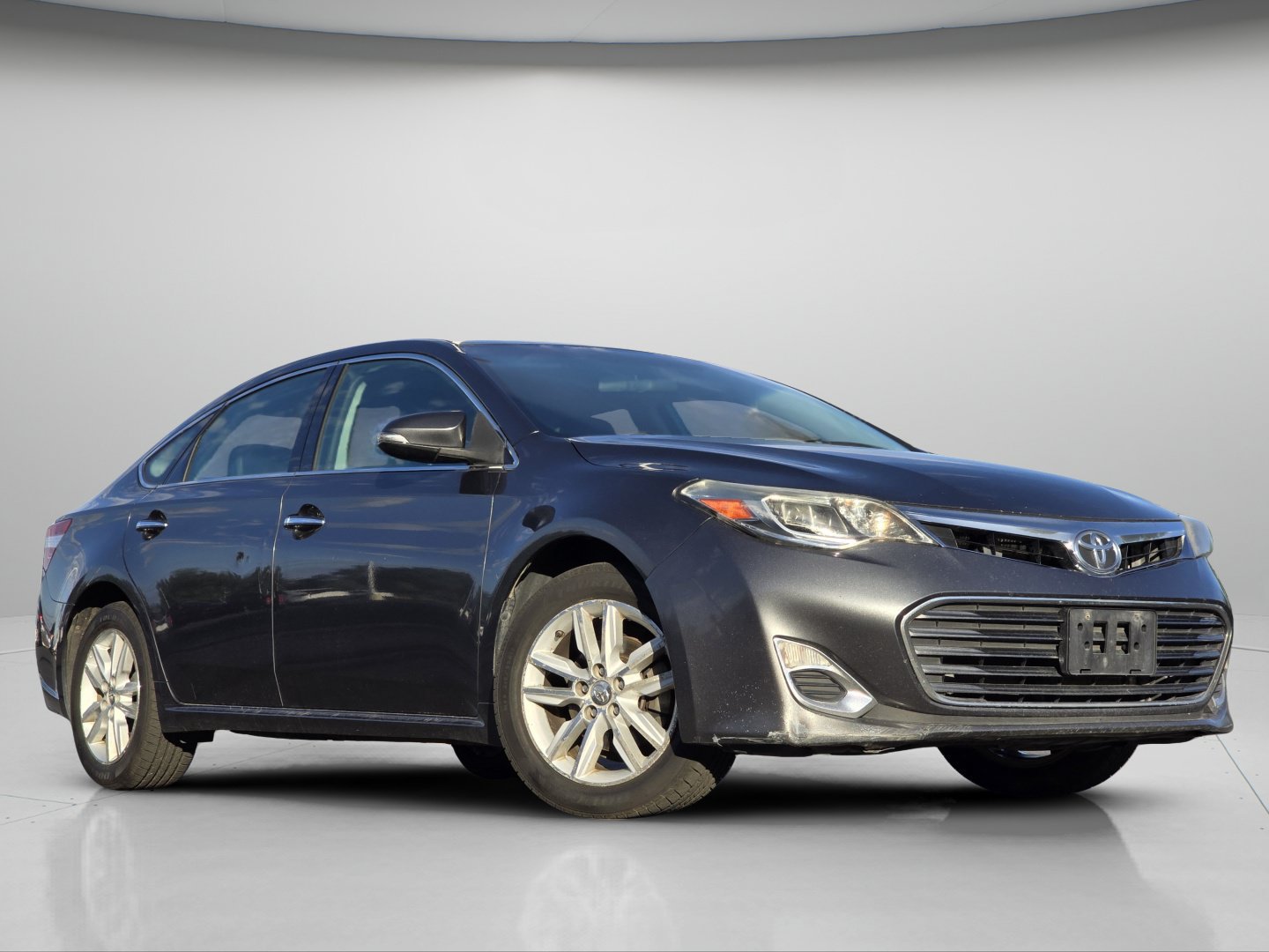 Used 2013 Toyota Avalon XLE FWD image 2