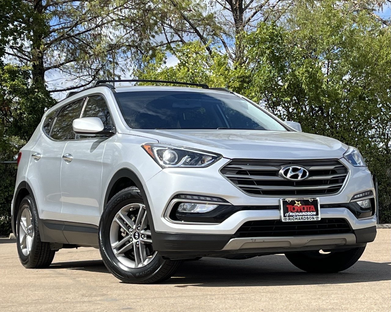 Used 2017 Hyundai Santa Fe Sport FWD image 2