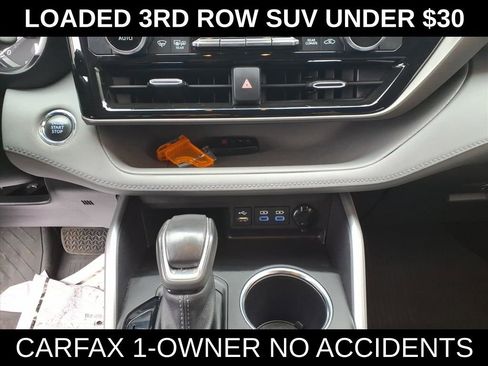 Used 2022 Toyota Highlander XLE AWD/4WD image 23