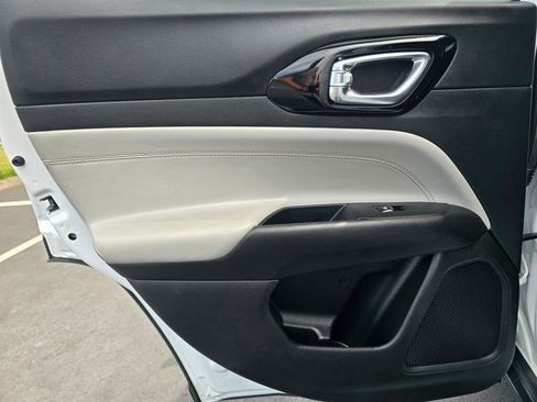 Used 2024 Jeep Compass Limited image 41