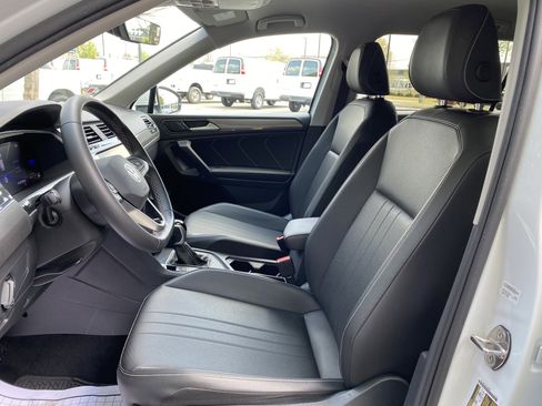 Used 2023 Volkswagen Tiguan SE image 16