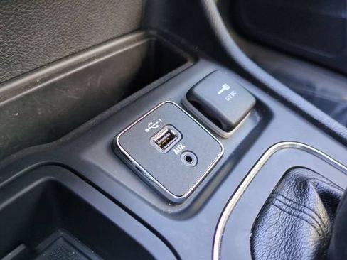 Used 2021 Jeep Cherokee Latitude FWD image 24