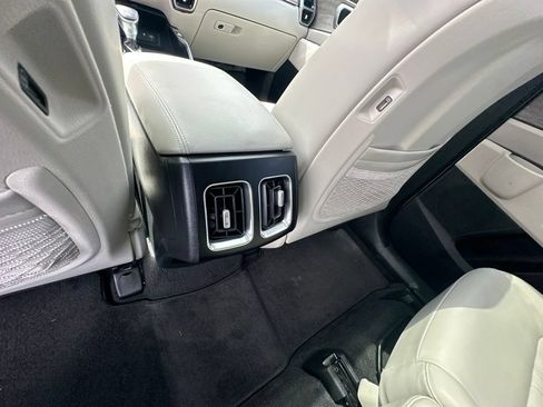 Used 2023 Kia Sorento S w/ Panoramic Sunroof Package AWD/4WD image 28