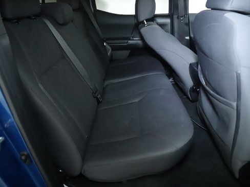 Used 2017 Toyota Tacoma TRD Off-Road w/ Premium & Technology Package image 34