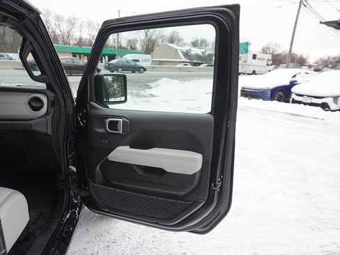 Used 2021 Jeep Wrangler Unlimited Sahara image 24