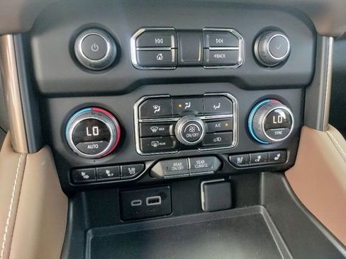 Used 2024 Chevrolet Tahoe High Country image 39