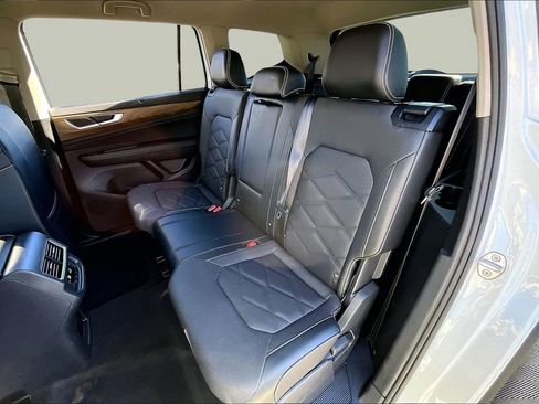 Used 2024 Volkswagen Atlas SE image 16
