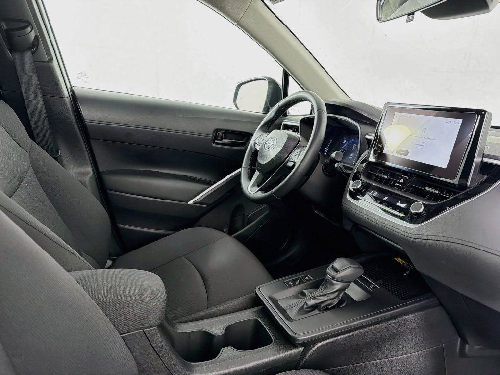 Used 2026 Toyota Corolla Cross LE FWD image 35