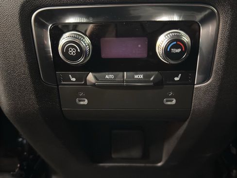 Used 2023 GMC Yukon SLT w/ SLT Premium Package image 14