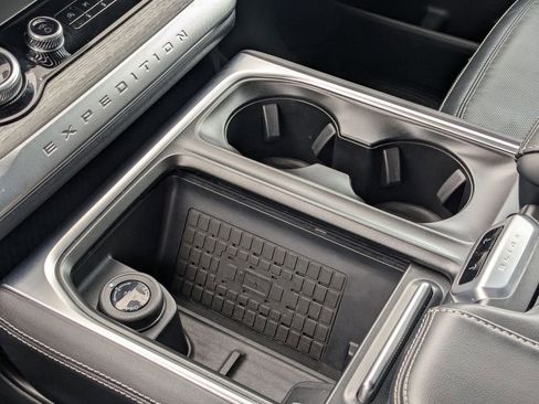 Used 2025 Ford Expedition Max Platinum image 26